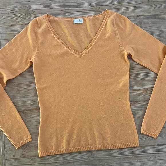 TSE 100% Cashmere V-Neck Sweater Women’s Small Burnished Apricot - Picture 2 of 5